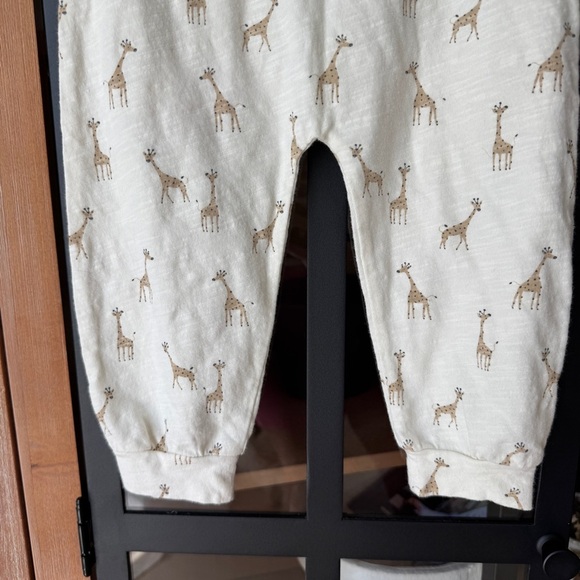 Rylee + Cru Slouch Pants Giraffes print beige leggings toddler boy neutral baby - Picture 4 of 6